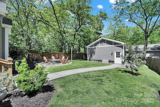 view of yard featuring a fire pit and a fenced backyard