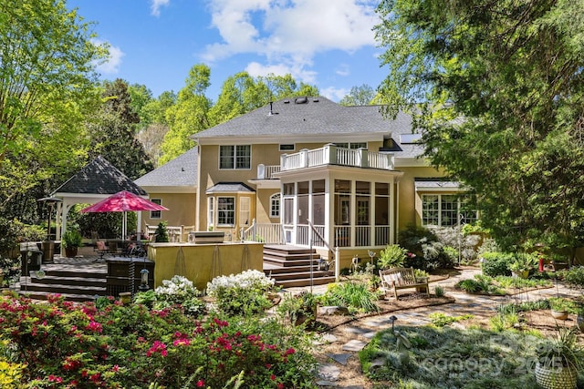 6914 Riesman Ln Unit 95, Charlotte, NC 28210 - back of property featuring a wooden deck, a shingled roof, a balcony, a sunroom, and stucco siding
