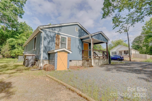view of front of house featuring covered porch