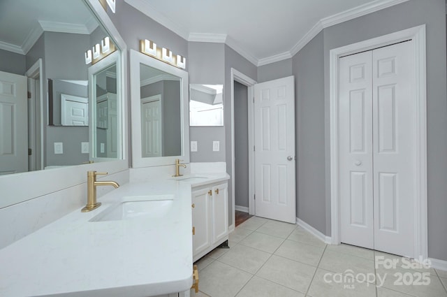 6510 Clavell Ln Unit B, Charlotte, NC 28210 - full bathroom featuring a closet, crown molding, and a sink