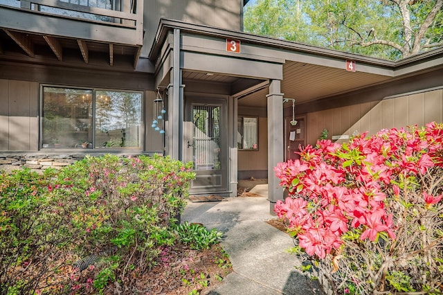 property entrance with covered porch