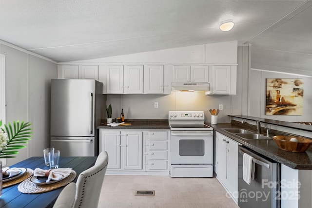 kitchen with lofted ceiling, dark countertops, under cabinet range hood, a sink, and stainless steel appliances