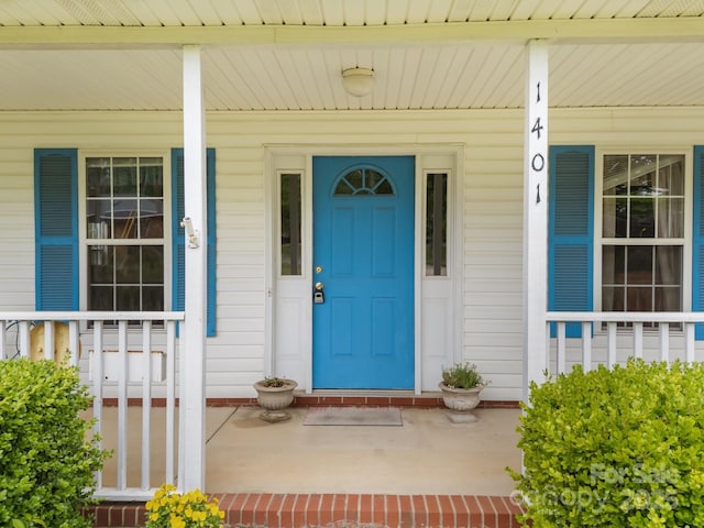 entrance to property featuring covered porch