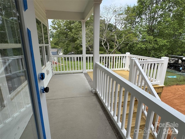 balcony featuring covered porch