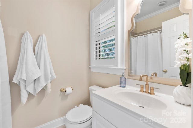 full bath featuring toilet, a shower with curtain, ornamental molding, and vanity
