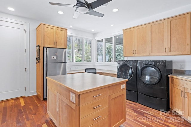 laundry area featuring ceiling fan, dark wood-style floors, recessed lighting, washing machine and clothes dryer, and cabinet space