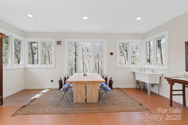 dining space featuring recessed lighting, baseboards, and plenty of natural light