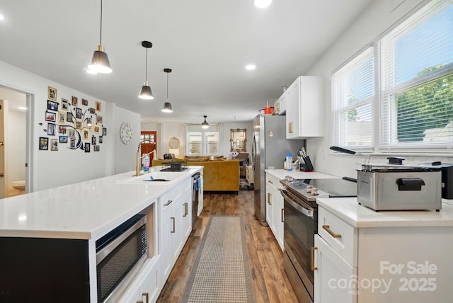 139 5th St, Huntersville, NC 28078 - kitchen with stainless steel appliances, open floor plan, dark wood finished floors, plenty of natural light, and recessed lighting