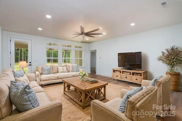living area featuring light wood-type flooring, recessed lighting, baseboards, and a ceiling fan