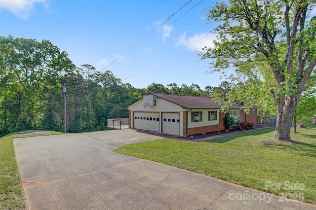 view of front of house featuring brick siding, a garage, a front yard, and aphalt driveway