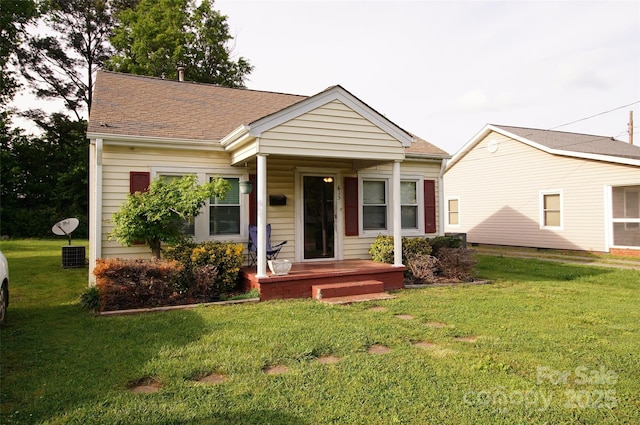 615 Mauney Ave, Kings Mountain, NC 28086 - bungalow-style home featuring a front lawn and roof with shingles