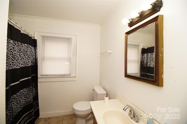 615 Mauney Ave, Kings Mountain, NC 28086 - full bath featuring tile patterned flooring, toilet, vanity, baseboards, and curtained shower