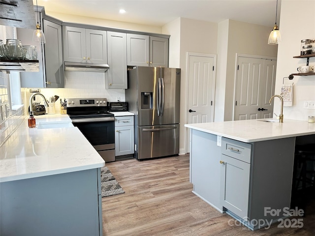 240 Faust Rd, Davidson, NC 28036 - kitchen featuring stainless steel appliances, a sink, gray cabinets, light wood-style flooring, and recessed lighting