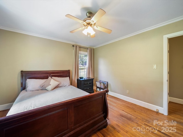 bedroom featuring light wood-style floors, ceiling fan, ornamental molding, and baseboards