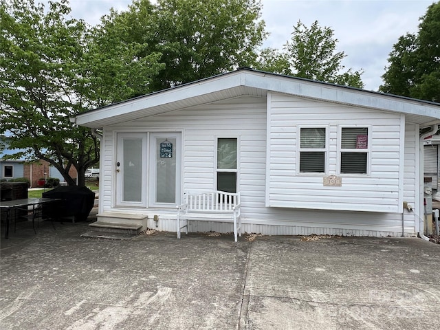 manufactured / mobile home with a patio