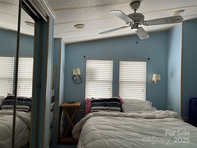 bedroom with ceiling fan