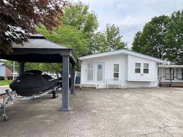 view of front of property featuring a carport and driveway