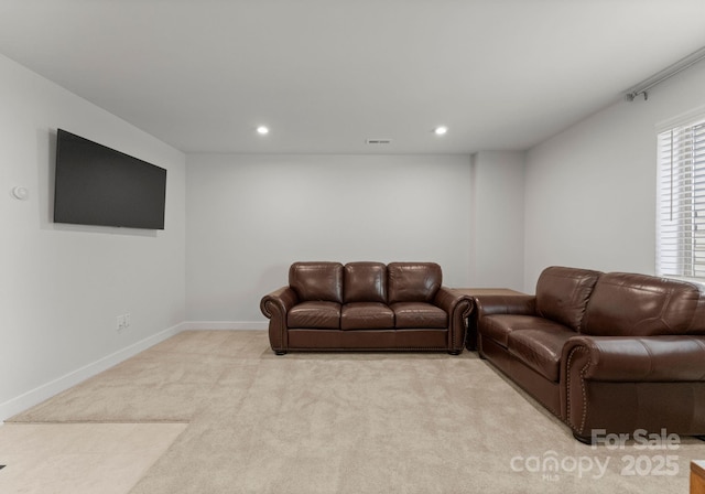 living area featuring baseboards, visible vents, recessed lighting, and carpet