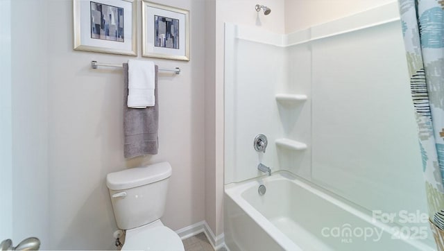 full bathroom with baseboards, shower / bath combo, and toilet