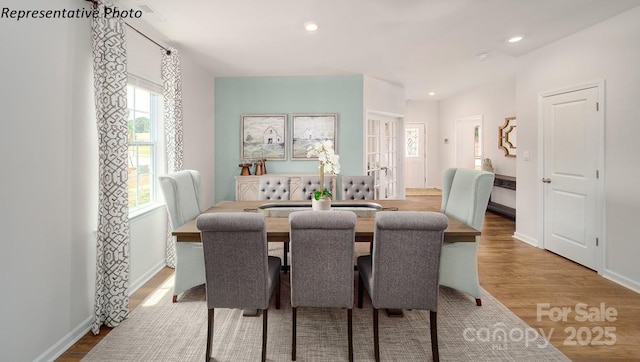 dining room with light wood-style floors, recessed lighting, and baseboards