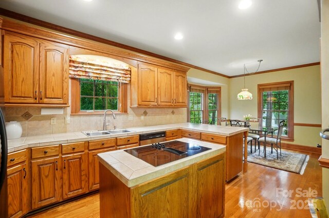 3804 Bellingham Ln, Charlotte, NC 28215 - kitchen with a sink, black electric cooktop, backsplash, tile counters, and a peninsula