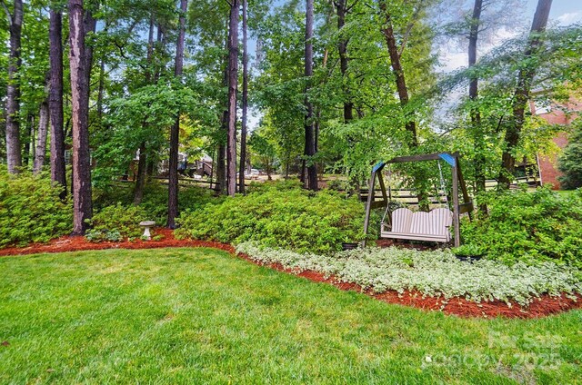 3804 Bellingham Ln, Charlotte, NC 28215 - view of green lawn