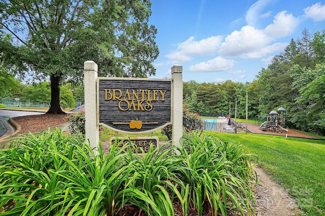 3804 Bellingham Ln, Charlotte, NC 28215 - community / neighborhood sign featuring a yard