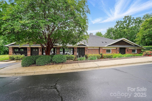 3804 Bellingham Ln, Charlotte, NC 28215 - view of front of property with brick siding
