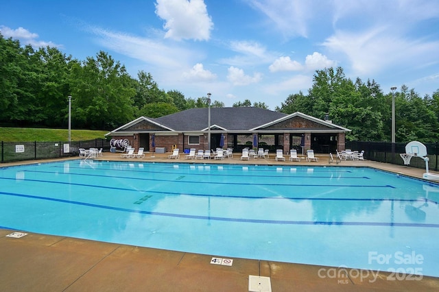 3804 Bellingham Ln, Charlotte, NC 28215 - community pool featuring fence and a patio area