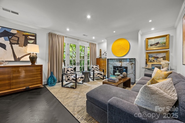 1550 High St, Charlotte, NC 28211 - living room with crown molding, visible vents, baseboards, recessed lighting, and a premium fireplace