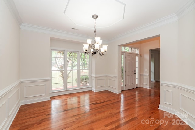 4410 Laurel Twig Ct, Charlotte, NC 28215 - interior space featuring light wood-style floors, a notable chandelier, crown molding, visible vents, and a decorative wall