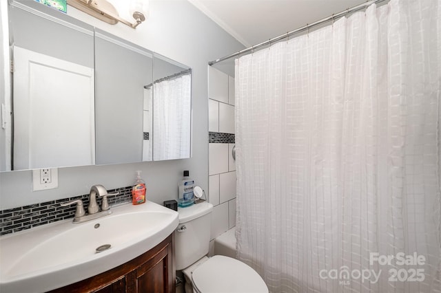 full bath featuring shower / tub combo with curtain, vanity, toilet, and backsplash