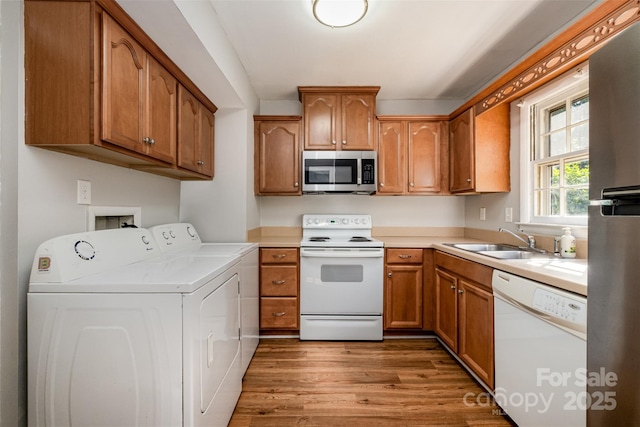 4609 Coronado Dr Unit N, Charlotte, NC 28212 - kitchen featuring stainless steel appliances, washing machine and dryer, a sink, light wood-style floors, and light countertops