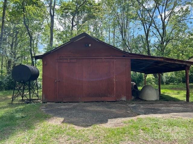 view of outdoor structure featuring an outdoor structure