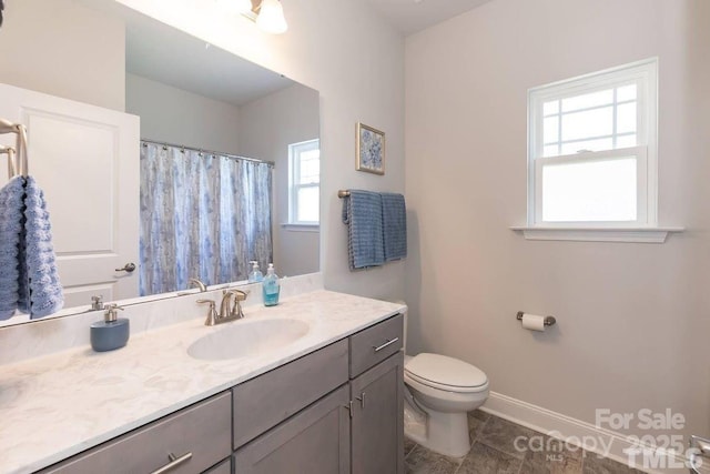 full bathroom featuring tile patterned floors, a shower with shower curtain, toilet, vanity, and baseboards