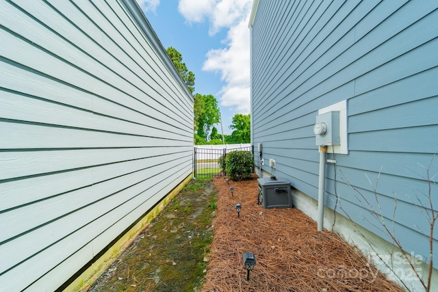 804 Lyndon Station Dr, Pineville, NC 28134 - view of side of home featuring fence
