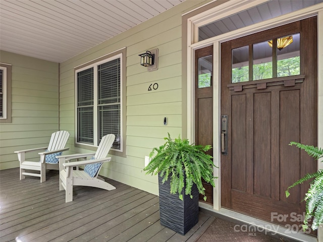 entrance to property featuring covered porch