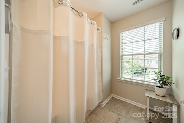 16507 Palisades Commons Dr, Charlotte, NC 28278 - full bathroom with baseboards, tile patterned floors, and curtained shower