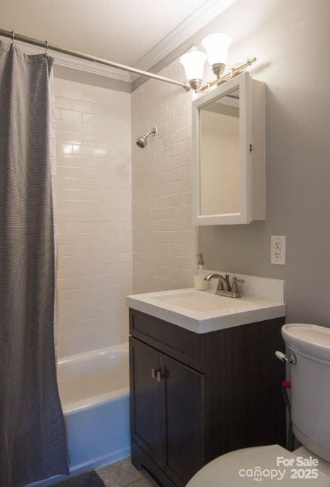 bathroom featuring toilet, a chandelier, shower / bath combo with shower curtain, crown molding, and vanity