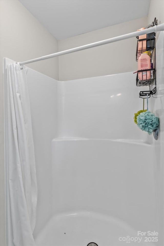 bathroom with curtained shower