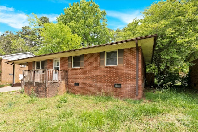 ranch-style home featuring brick siding and crawl space