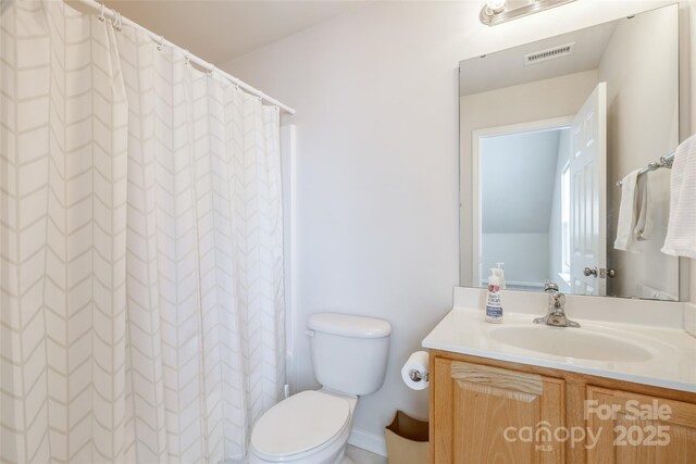 bathroom featuring toilet, visible vents, curtained shower, and vanity