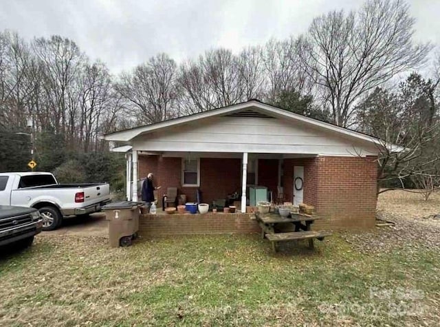 910 Mcgowan Rd, Shelby, NC 28150 - bungalow-style house with brick siding, a porch, and a front yard