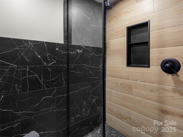 80 Hemlock Cir, Black Mountain, NC 28711 - bathroom with a tile shower
