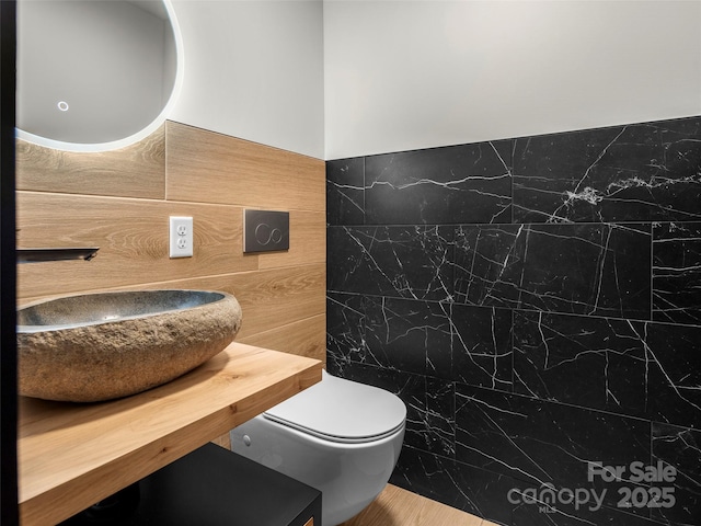 80 Hemlock Cir, Black Mountain, NC 28711 - half bathroom with tile walls, toilet, and vanity
