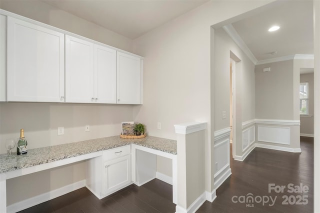 interior space with dark wood-style flooring, crown molding, recessed lighting, and built in study area