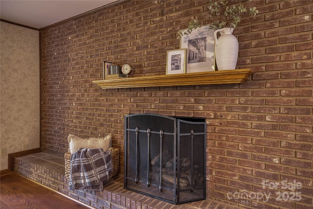 details with crown molding, baseboards, and wood finished floors