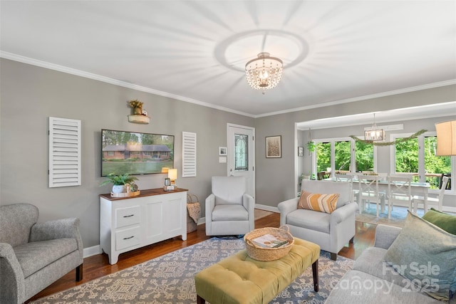530 Bonita Dr, Landis, NC 28088 - living area featuring a chandelier, crown molding, wood finished floors, and baseboards