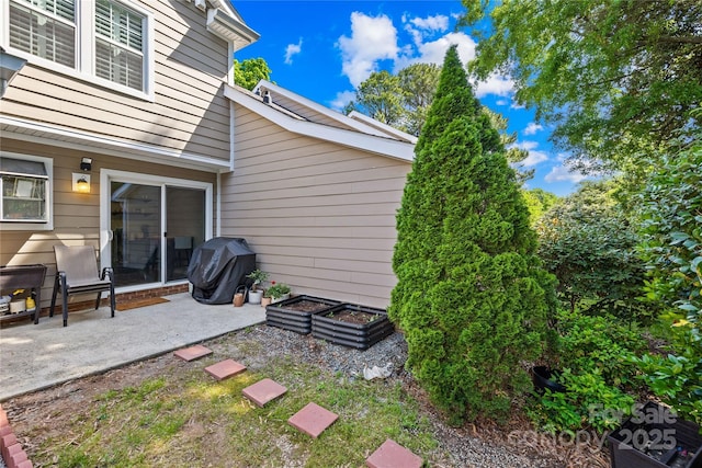 9214 N Vicksburg Park Ct, Charlotte, NC 28210 - exterior space with a grill