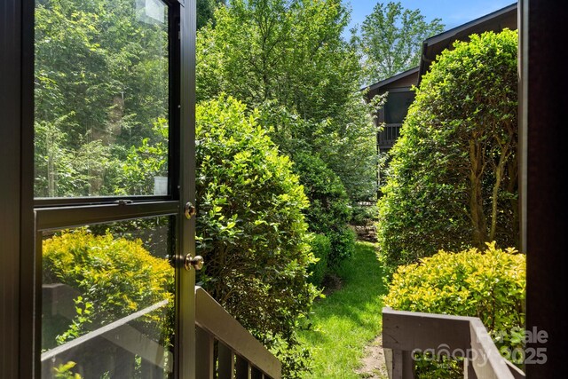 1152 Bent Tree Dr Unit F2Garage, Hendersonville, NC 28739 - view of yard